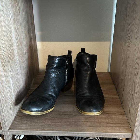 Elegant Black Leather Ankle Boots - Picture 5 of 10